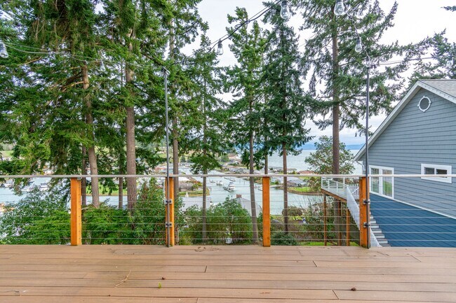 Building Photo - 3 Bed 2.5 Bath Home with a View!