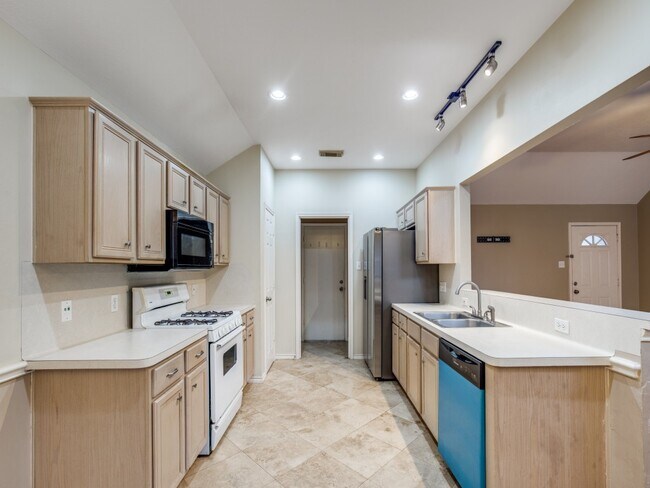 Building Photo - 3426 Mission Valley Dr