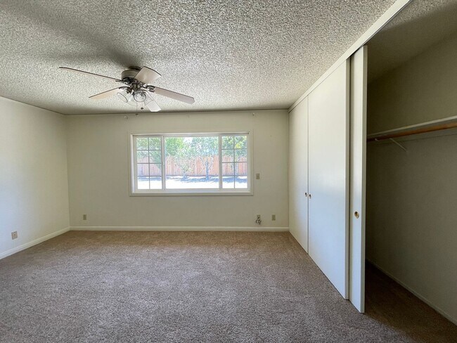 Building Photo - Single Story Southside Home Close to Vande...