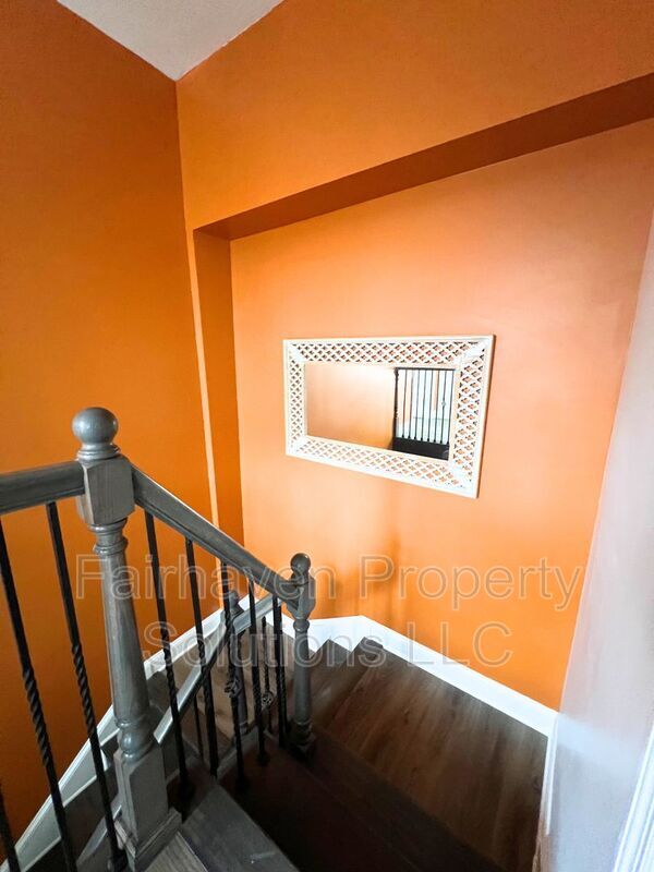 Building Photo - 2827 E 5th Ave