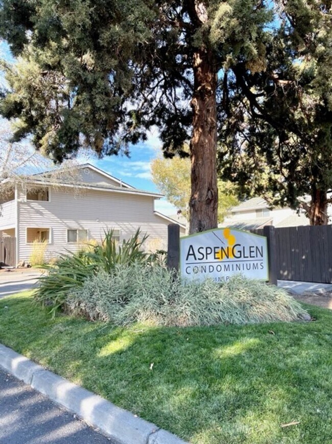 Building Photo - Water/Sewer/Garbage and landscaping included! A/C too!