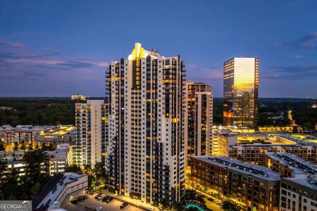 Building Photo - 3481 Lakeside Dr NE