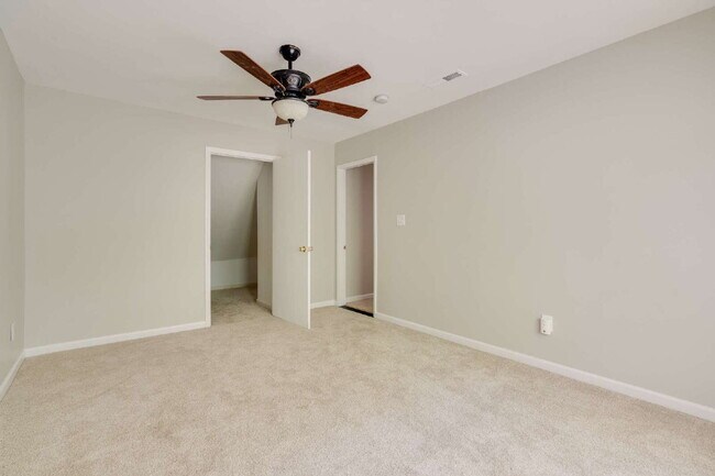 Building Photo - Charming 4-Bed Home with Fenced-in Backyard in Leesville District