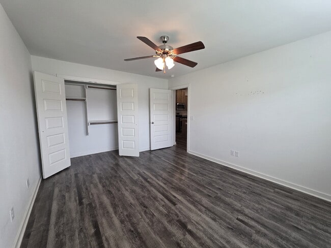 Building Photo - 320 Westbrook Ct
