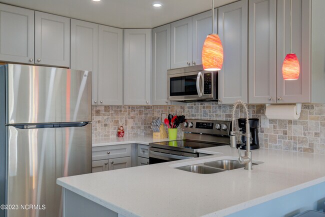 Building Photo - 1881 New River Inlet Rd