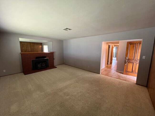 Building Photo - 723 S California St