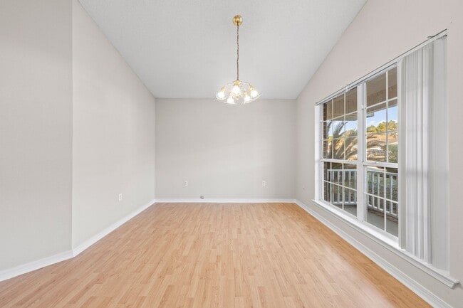 Building Photo - Charming home in IDEAL location!!!