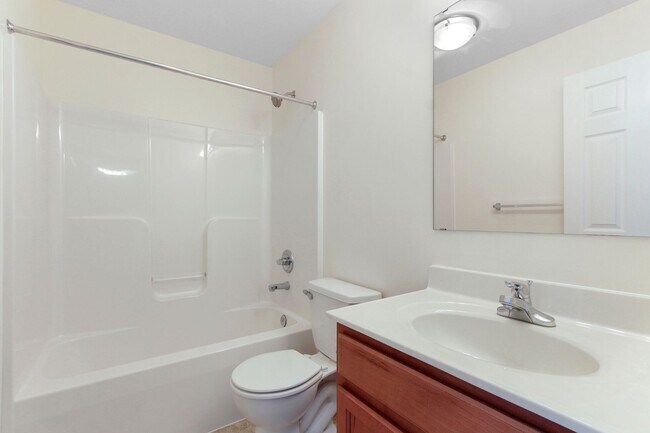 Building Photo - 3 Bed / 2-1/2 Bath Single Family Home