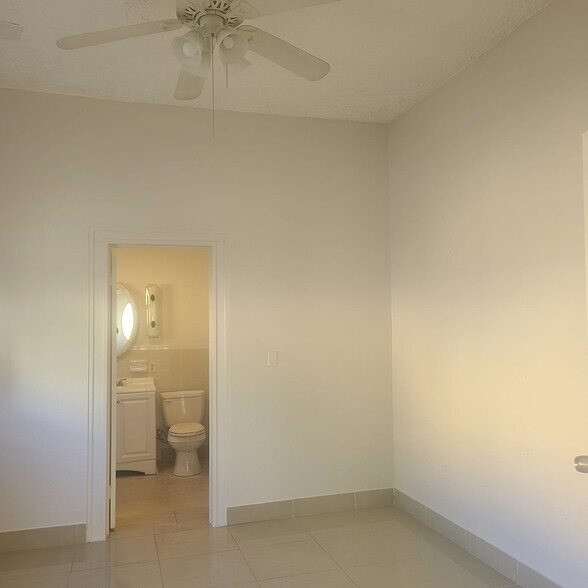 Building Photo - 319 Kenilworth Blvd