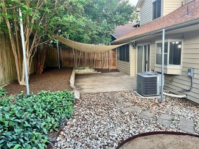 Building Photo - 5305 Summer Cir