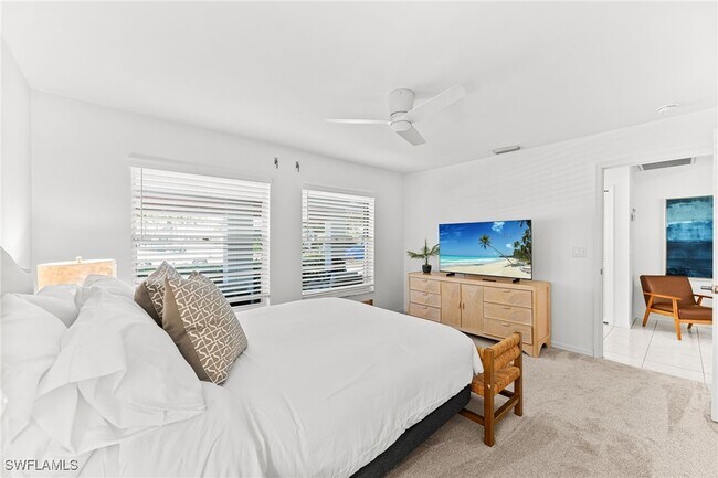 Building Photo - 690 100th Ave N