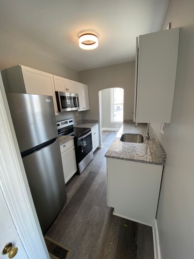 Building Photo - 2 Bed, 1 Bath Detached Home with Central AC Available 07/15