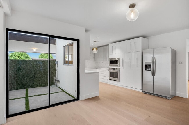 Building Photo - 6814 N 72nd Pl