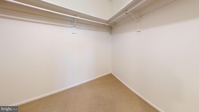 Building Photo - 307 Yoakum Pkwy
