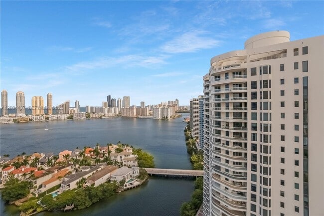 Building Photo - 7000 Island Blvd