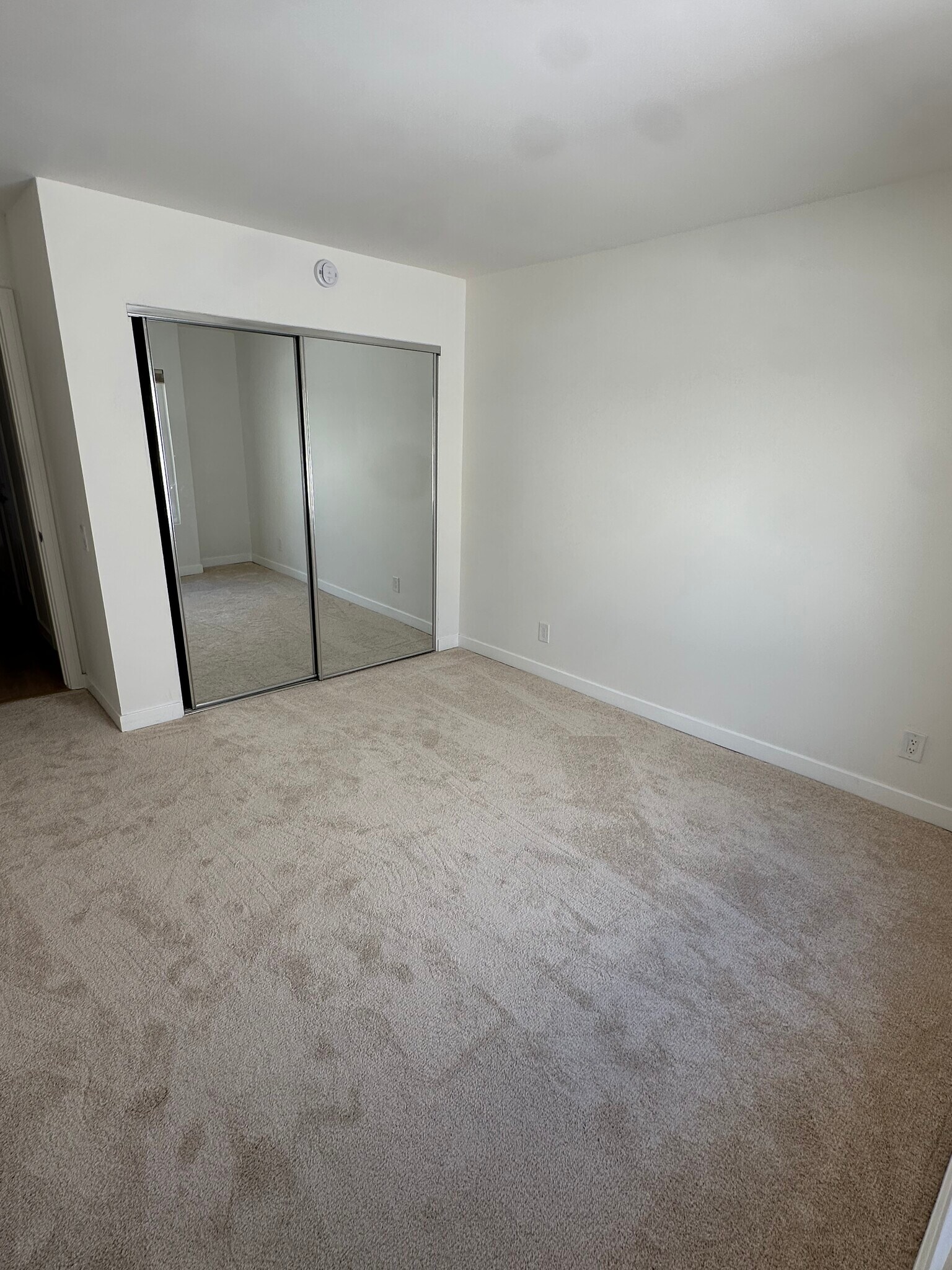 Building Photo - 3200 La Rotonda Dr