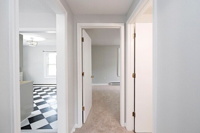 Building Photo - Charming Pet-Friendly Belmont Apartment