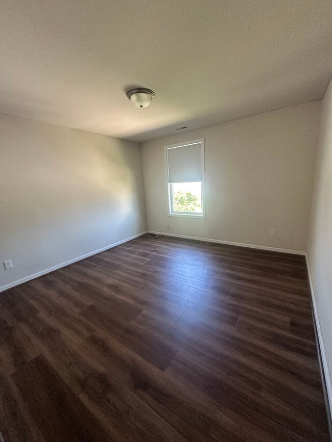 Building Photo - Spacious 4-Bedroom Home – Available Now!