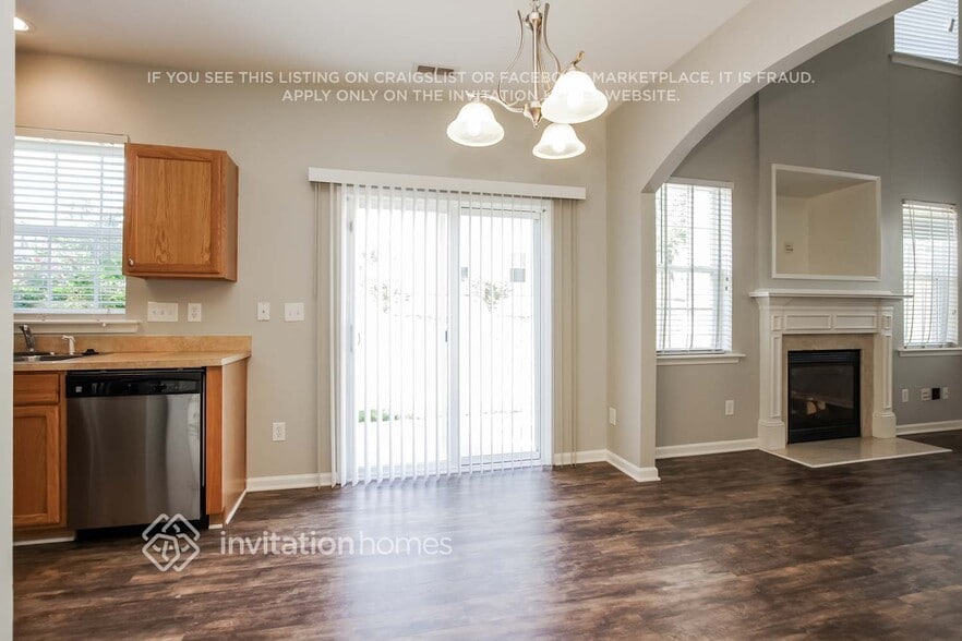 Building Photo - 4903 Abercromby St