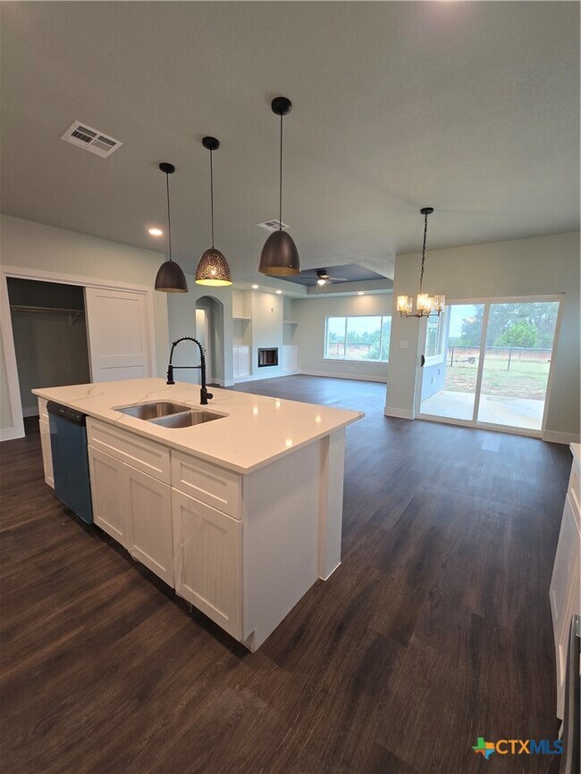 Building Photo - 206 Lewis Todd