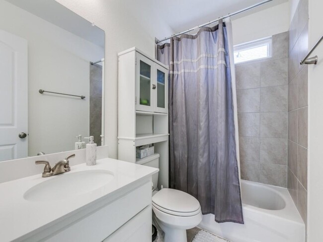 Building Photo - 337 Gleneagles Dr