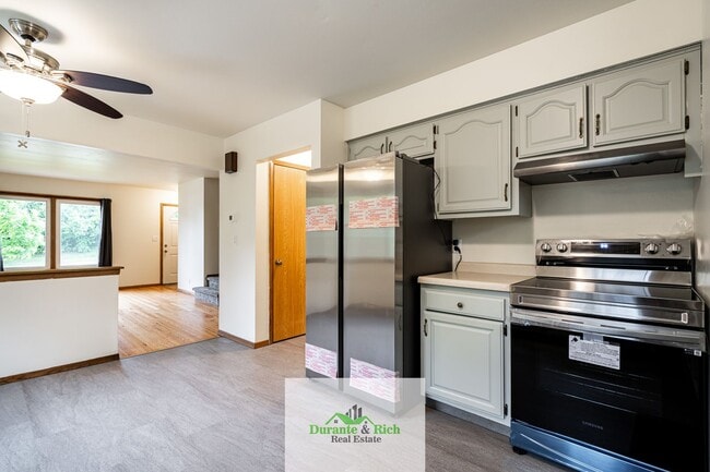 Building Photo - Upgraded Spacious 3 Bedroom Townhome Waukesha