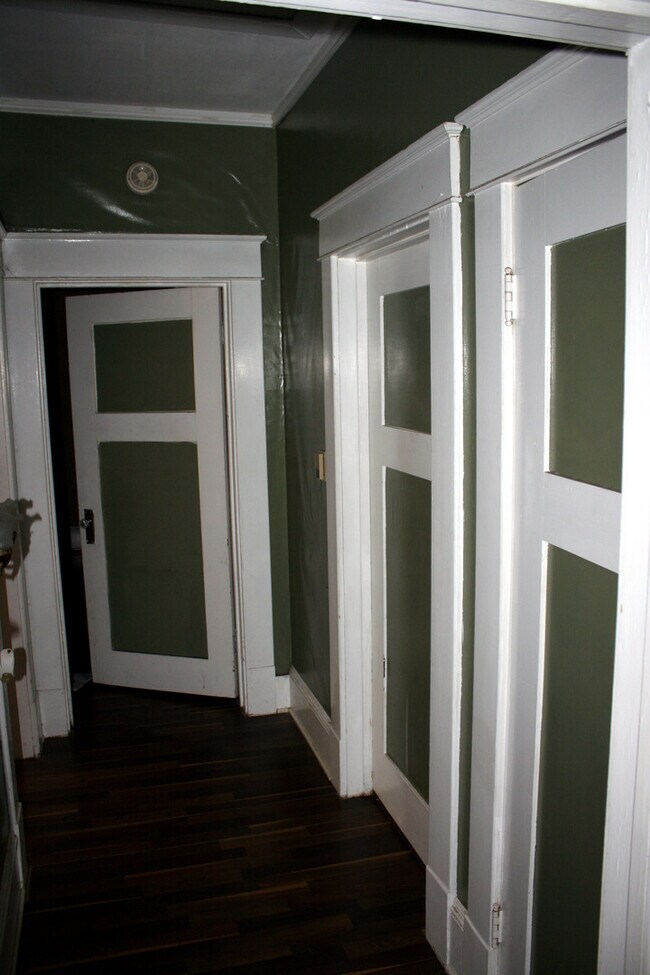 Building Photo - 301 Highlands St