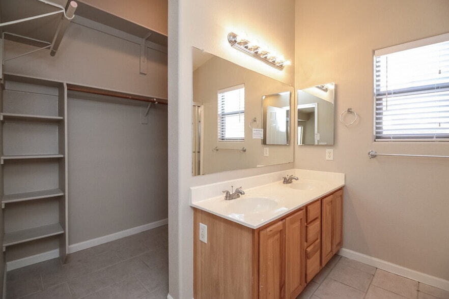 Building Photo - 3721 N 125th Dr