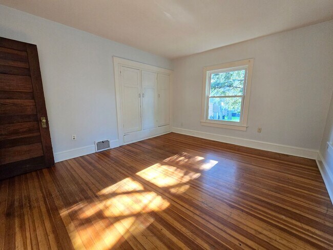 Building Photo - 610 N Mclean St
