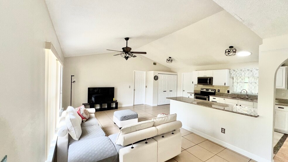 Building Photo - 662 Lynbrook St NW