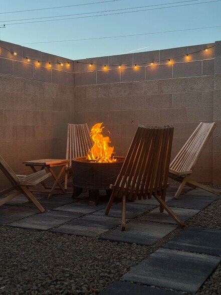 Building Photo - 652 Vancouver Rd SE