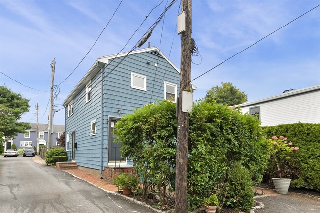 Building Photo - 1 Goodwins Ct