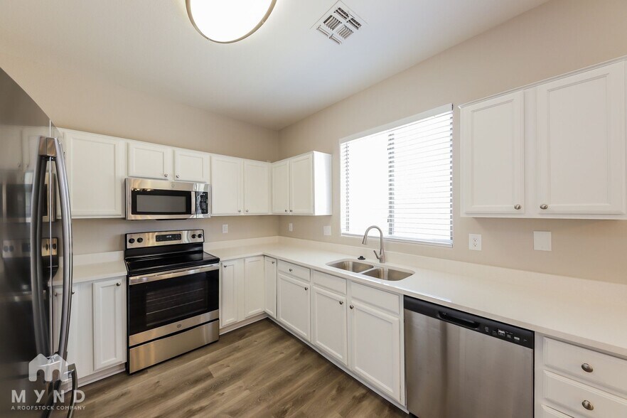 Building Photo - 13615 W Canyon Creek Dr