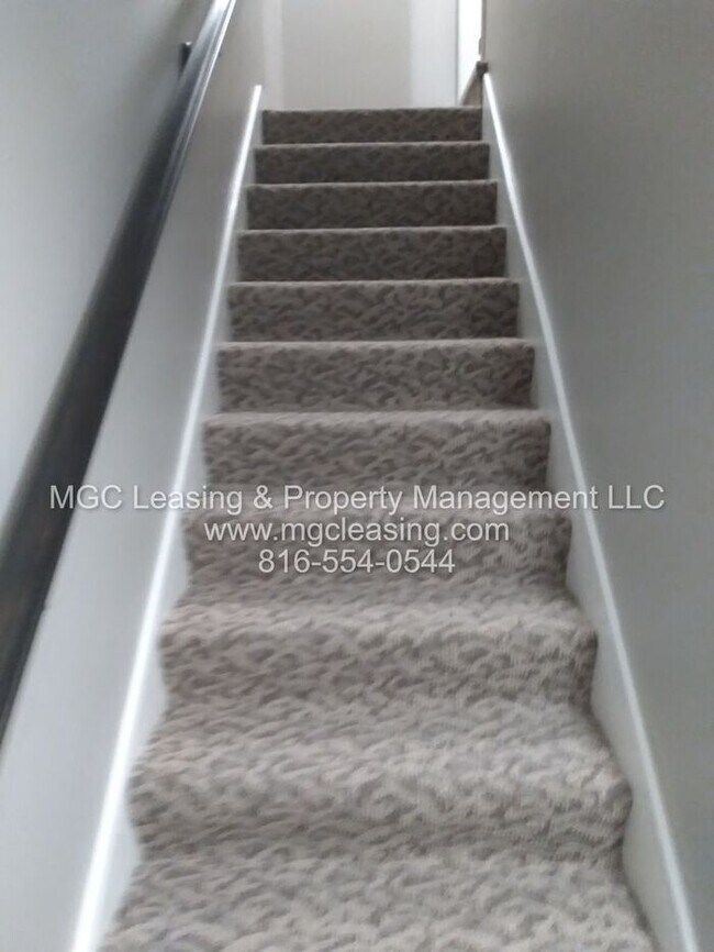 Building Photo - Beautiful Serrano Townhome with Walk-out Basement