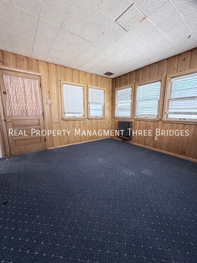 Building Photo - 35 S Barat Ave