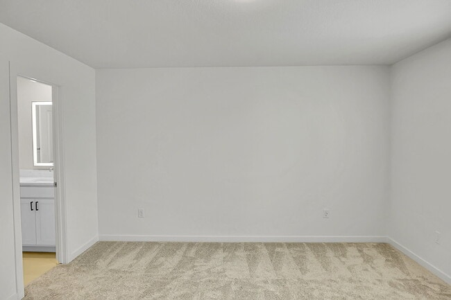 Building Photo - $2,350- 3 Bed 2.5 Bath Townhome in CO Spri...