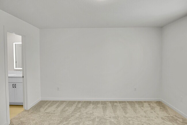 Building Photo - $2,350- 3 Bed 2.5 Bath Townhome in CO Springs with Central AC, and In Unit Laundry!