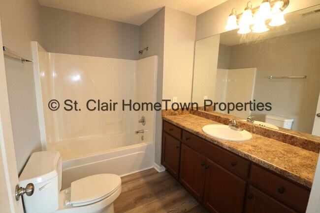 Building Photo - Totally Remodeled Tri-Plex in Lincoln School System