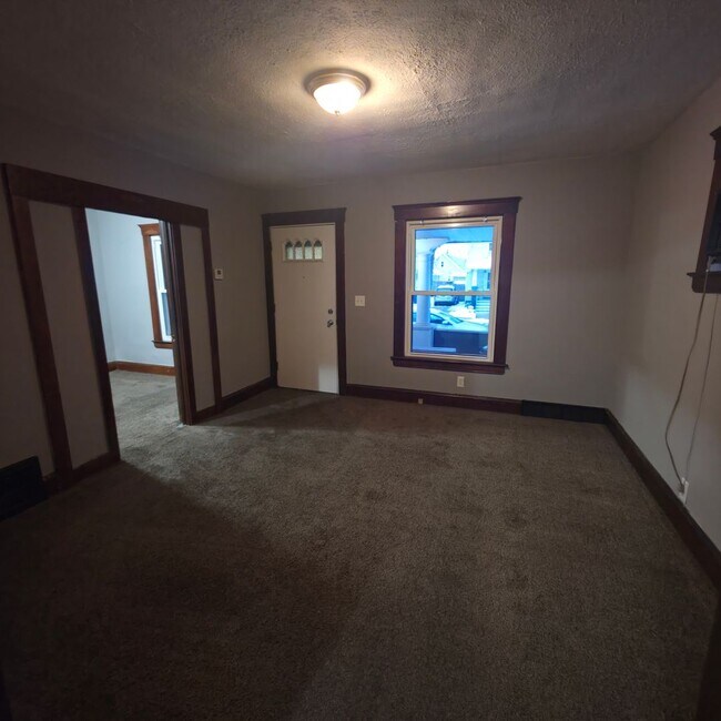 Building Photo - 2064 Halstead Ave