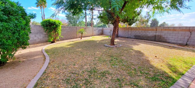 Building Photo - 3 Bedroom Home In Glendale!