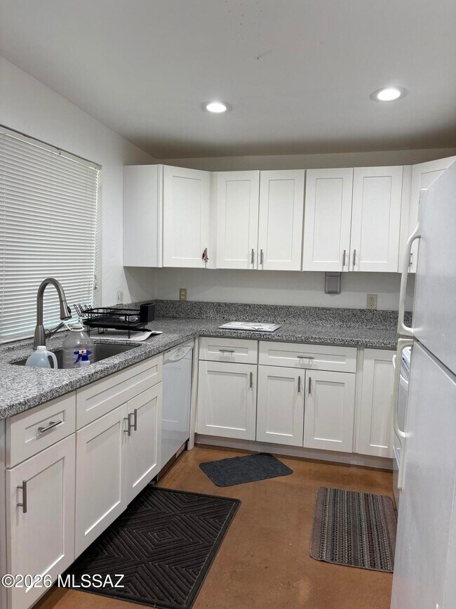 Building Photo - 3110 S Portia Ave
