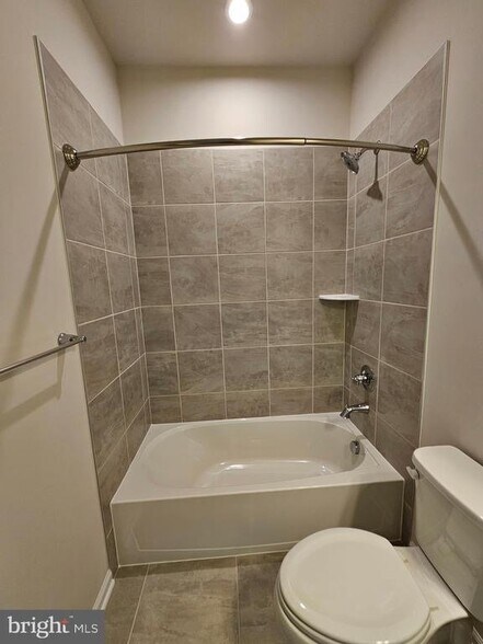 Building Photo - 4523 Briarhaven Dr
