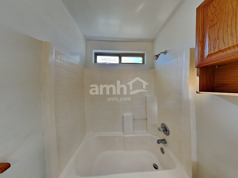 Building Photo - 7659 S Meadow Spring Way