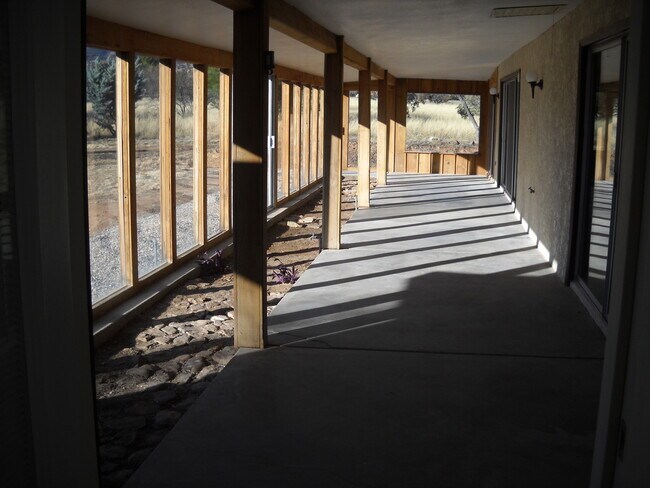 Building Photo - Mountain Views