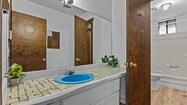Building Photo - Spacious Home for Rent in Glenwood Springs – Great Location, No HOA!