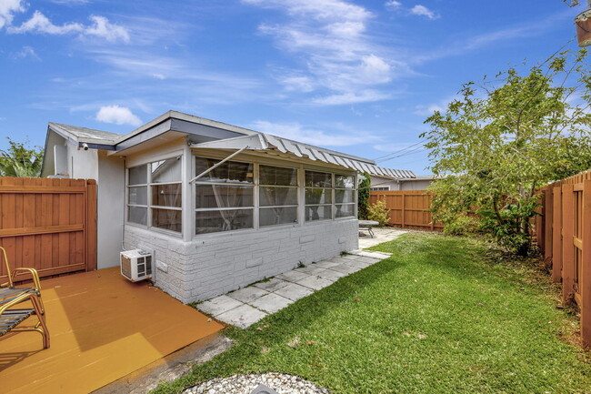 Building Photo - 4901 NW 27th Way