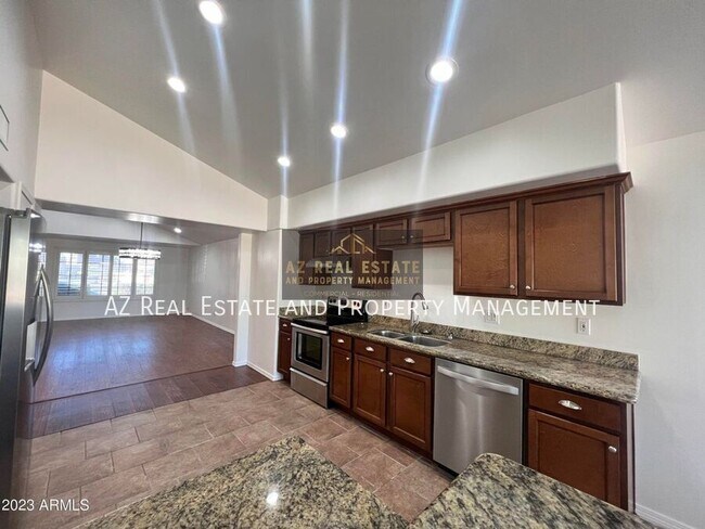 Building Photo - 7524 W Tonto Dr