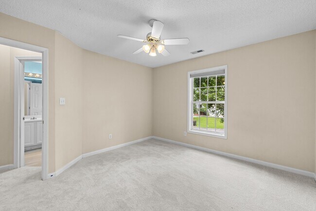 Building Photo - 108 Castlebury Creek Ct