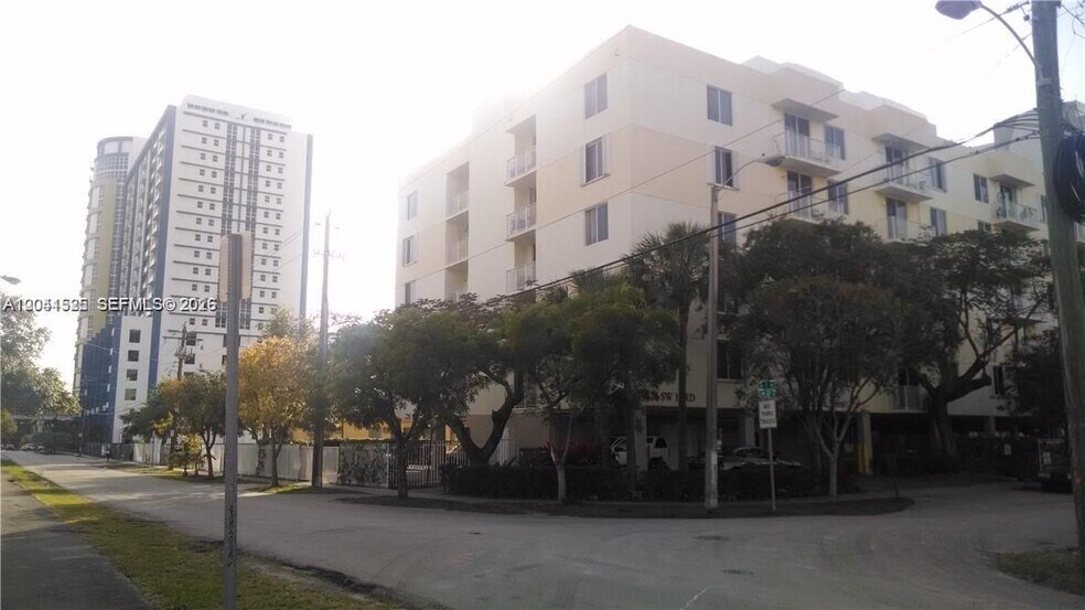 Building Photo - 126 SW 17th Rd