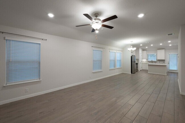 Building Photo - 2089 Egret Ave